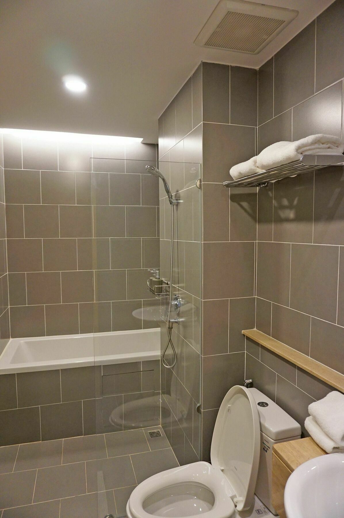 Benri Sriracha Residence Си Рача Екстериор снимка